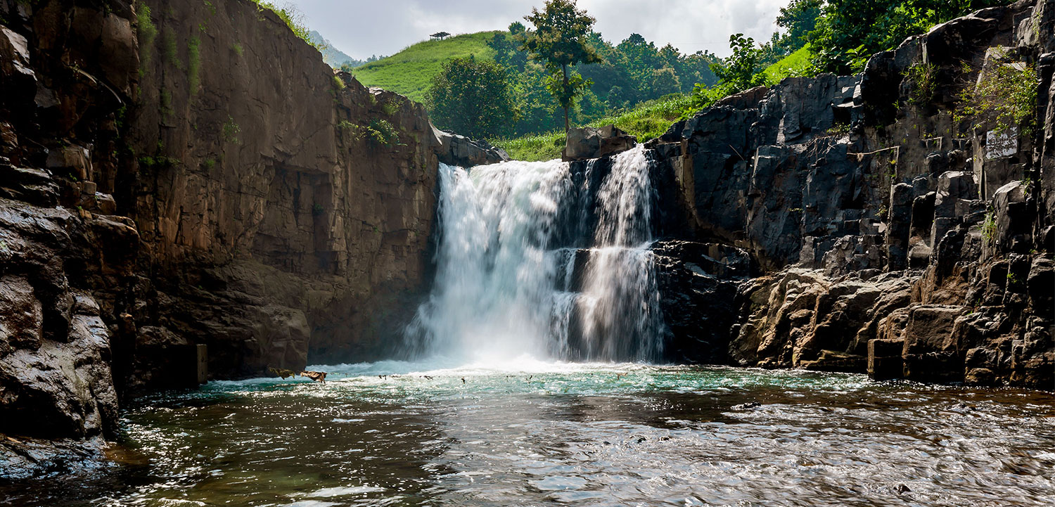 Zarwani waterfall car travel tour Shreeji Travels